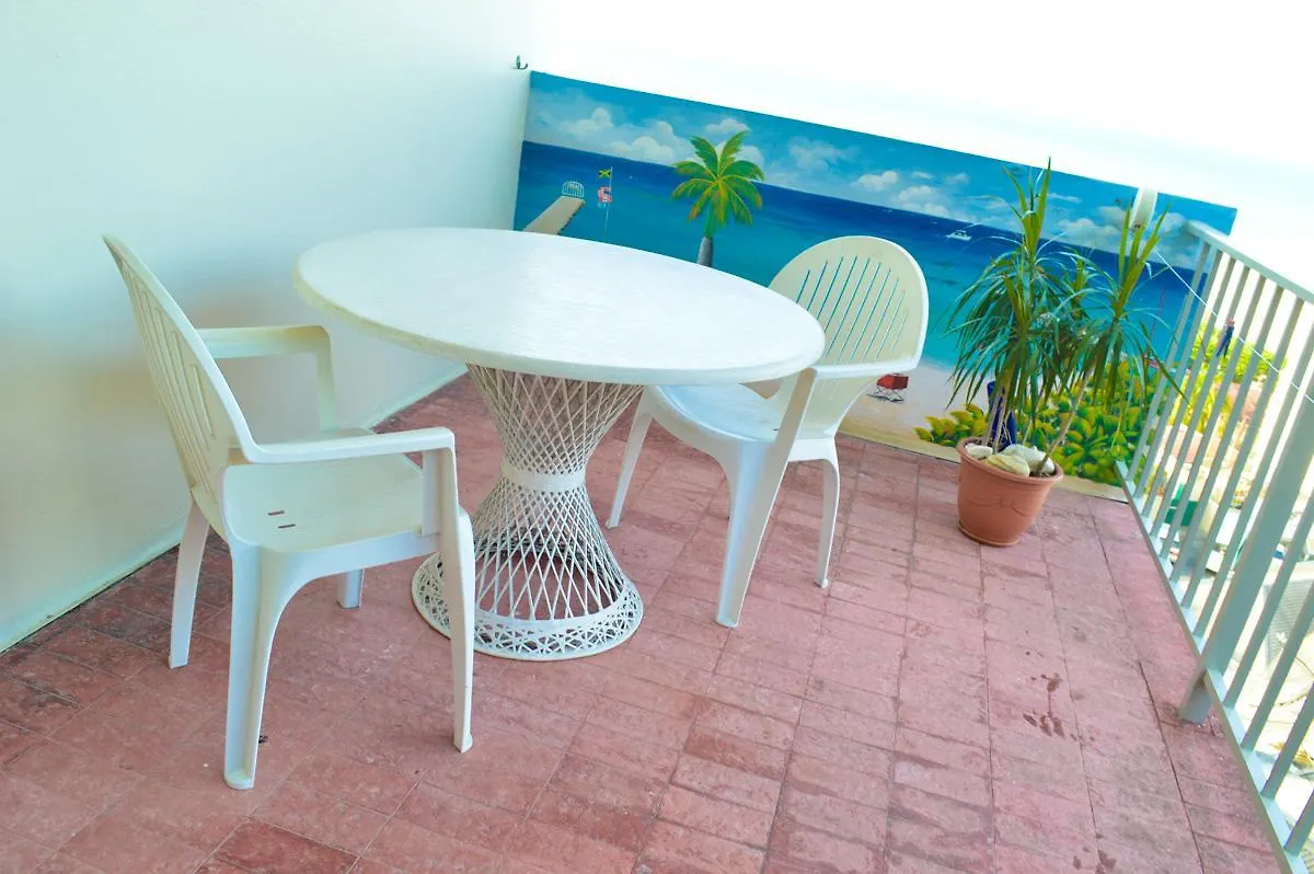 Moonlight Beach Studio @Montego Bay Club Apartment