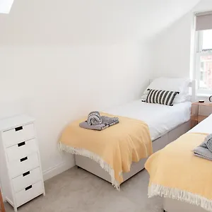Arch View Apartment Whitby